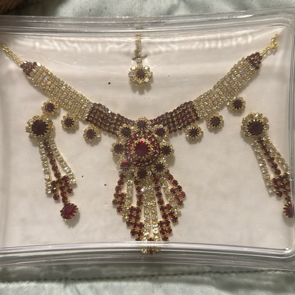 Indian jewelry set with tikka